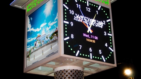Clock Roundabout edited 100k 1.jpg